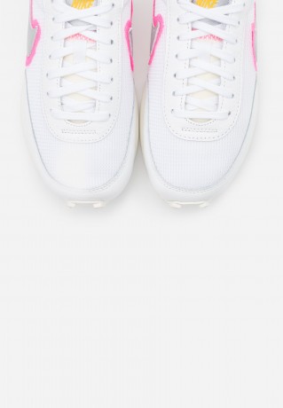 Nike Sportswear DAYBREAK Sneaker low white/atomic pink/university gold DAYBREAK Низкие кроссовки женские белый/атомно-розовый/университетское золото