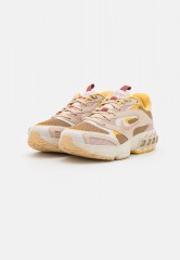 Nike Sportswear W ZOOM AIR FIRE Sneaker low light orewood brown/pink oxford/sesame/archaeo brown/solar flare/canyon rust W ZOOM AIR FIRE кроссовки женские низкие светлый коричневый цвет рудного дерева / розовый оксфорд / кунжут / архео-коричневый / солнеч