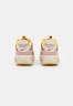 Nike Sportswear W ZOOM AIR FIRE Sneaker low light orewood brown/pink oxford/sesame/archaeo brown/solar flare/canyon rust W ZOOM AIR FIRE кроссовки женские низкие светлый коричневый цвет рудного дерева / розовый оксфорд / кунжут / архео-коричневый / солнеч