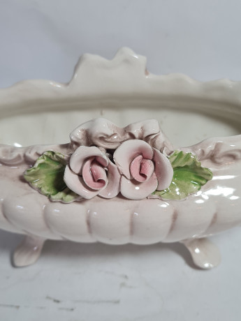 Фруктовница винтажная Bassano большая, на ножках, украшенная цветами, керамика, 22 х 10.5 см, Италия, 1960-70гг.