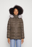 Tommy Hilfiger TYRA Down jacket army green TYRA Пуховик Армейский Зеленый
