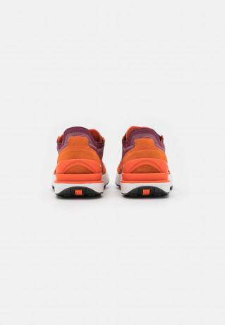 Nike Sportswear WAFFLE ONE Sneaker low dark beetroot/orange/sport spice/black/summit white WAFFLE ONE кроссовки женские низкие темная свекла/оранжевый/спортивные специи/черный/саммит белый