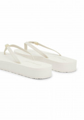 Tommy Hilfiger MONOGRAM  T-bar sandals feather white MONOGRAM Сандалии с Т-образной перемычкой перо белое