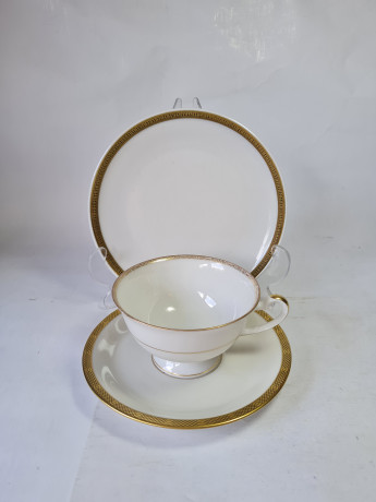 Набор чайный винтажный Hutschenreuther, белый фарфор с золотым узором, трио - 2 шт., Германия, 1960-1970гг.