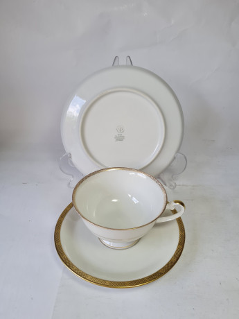 Набор чайный винтажный Hutschenreuther, белый фарфор с золотым узором, трио - 2 шт., Германия, 1960-1970гг.