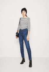 Tommy Hilfiger SLIM CODY STP B-NK 3/4SLV Long sleeved top breton white/desert sky SLIM CODY STP B-NK 3/4SLV Топ с длинными рукавами бретонский белый/небо пустыни