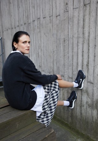 Nike Sportswear ZOOM TYPE Sneaker low black/summit white ZOOM TYPE Низкие кроссовки женские черный/высокобелый