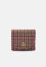 Tommy Hilfiger LIFE WALLET Wallet beige ЖИЗНЬ КОШЕЛЕК Кошелек бежевый