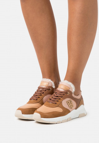 Tommy Hilfiger WARMLINED RUNNER Trainers khaki dream WARMLINED RUNNER Кроссовки хаки мечта