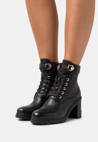 Tommy Hilfiger OUTDOOR LACE UP BOOT High heeled ankle boots black OUTDOOR LACE UP BOOT Ботильоны на высоком каблуке черный