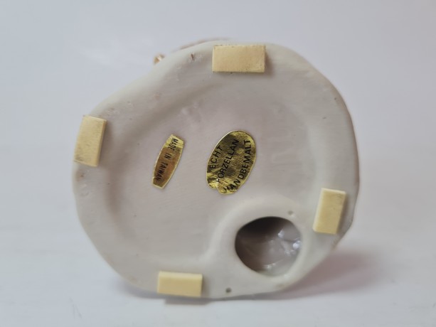 Echt Porzellan Taiwan Фарфоровая статуэтка "Мальчик в костюме с кроликами", ручная роспись, 13см x 7см, Германия, 1960-70гг.