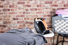 RUSSELL HOBBS RUSSELL HOBBS Dampfbugeleisen Copper Express 23975-56, 2600 W  RUSSELL HOBBS Паровой утюг Copper Express 23975-56, 2600 Вт