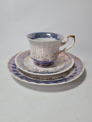 Fena Porzellan Винтажное чайное трио с синей окантовкой и позолоченным цветочным узором, Германия, 1960-70гг.