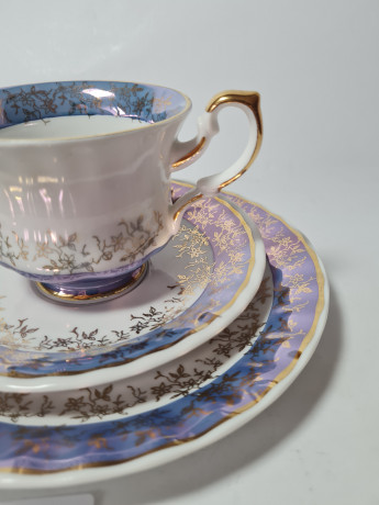 Fena Porzellan Винтажное чайное трио с синей окантовкой и позолоченным цветочным узором, Германия, 1960-70гг.
