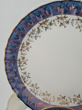 Fena Porzellan Винтажное чайное трио с синей окантовкой и позолоченным цветочным узором, Германия, 1960-70гг.