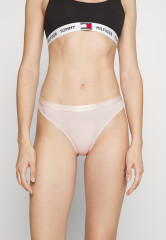 Tommy Hilfiger THONG 3 PACK Thong pink/feather white/desert sky НАБОР 3 КОМПЛЕКТА ТРЕНАЖЕЙ Стринги розовый/перо-белый/небо пустыни