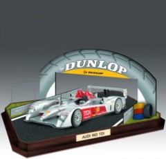Revell Audi R10 TDI LeMans + 3D Puzzle (LeMans Racetrack) 1:24 Audi R10 TDI LeMans + 3D Puzzle (Гоночная трасса LeMans) 1:24