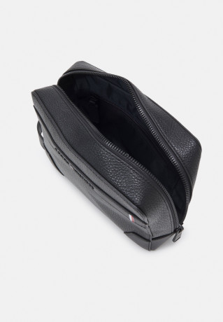 Tommy Hilfiger CENTRAL WASHBAG UNISEX Wash bag black UNISEX CENTRAL WASHBAG Мешок для стирки черный