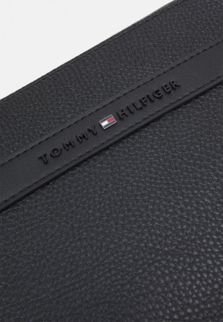 Tommy Hilfiger CENTRAL WASHBAG UNISEX Wash bag black UNISEX CENTRAL WASHBAG Мешок для стирки черный