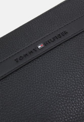 Tommy Hilfiger CENTRAL WASHBAG UNISEX Wash bag black UNISEX CENTRAL WASHBAG Мешок для стирки черный