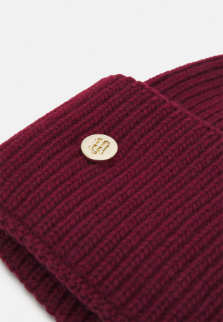 Tommy Hilfiger ELEVATED BEANIE Beanie rouge ПОВЫШЕННАЯ ШАПКА Шапочка румяна