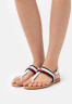 Tommy Hilfiger CORPORATE FLAT T-bar sandals ecru CORPORATE FLAT Сандалии с Т-образной перемычкой экрю