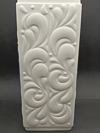 Ваза винтажная большая Tirschenreuth с объемным декором, прямоугольной формы, фарфор, 27 х 9 см, Германия, 1960-70гг.