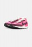 Nike Sportswear WAFFLE ONE Sneaker low hyper pink/black/dark beetroot/sail WAFFLE ONE кроссовки женские низкие гипер-розовый/черный/темно-свекольный/парусный