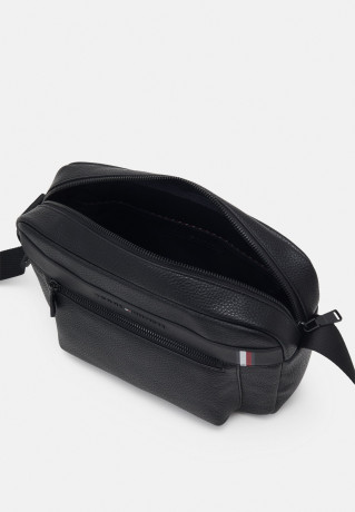 Tommy Hilfiger CENTRAL MESSENGER UNISEX Across body bag black CENTRAL MESSENGER UNISEX Сумка через плечо черный