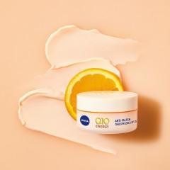 Nivea Q10 Plus C Anti-Falten + Energy-Booster Tagespflege LSF 15  Q10 Plus C дневной уход против морщин + заряд энергии SPF 15