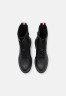 Tommy Hilfiger LACE UP BOOTIES Platform ankle boots black БОТИНКИ НА ШНУРОВКЕ Ботильоны на платформе черный