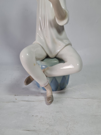 Статуэтка винтажная Liadro "Мальчик с расческой", ручная работа, фарфор, 21 см, Испания, 1970-80гг.
