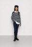 Tommy Hilfiger HAYANA BOAT SWEATER Jumper bold/desert sky СВИТЕР HAYANA BOAT Джемперы жирное / пустынное небо