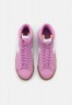 Nike Sportswear BLAZER MID 77 Sneaker high beyond pink/white/med brown/total orange BLAZER MID 77 Высокие кроссовки женские за гранью розового/белого/средне-коричневого/полного оранжевого