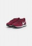 Nike Sportswear INTERNATIONALIST Sneaker low dark beetroot/white/black/pure platinum INTERNATIONALIST Низкие кроссовки женские темная свекла/белый/черный/чистая платина