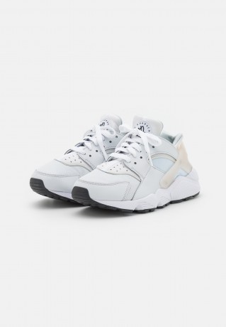 Nike Sportswear W AIR HUARACHE STYLE Sneaker low pure platinum/football grey/barely green/white/dark smoke grey W AIR HUARACHE STYLE Низкие кроссовки женские чистая платина/серый футбольный мяч/зеленоватый/белый/темно-дымчатый серый