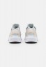 Nike Sportswear W AIR HUARACHE STYLE Sneaker low pure platinum/football grey/barely green/white/dark smoke grey W AIR HUARACHE STYLE Низкие кроссовки женские чистая платина/серый футбольный мяч/зеленоватый/белый/темно-дымчатый серый