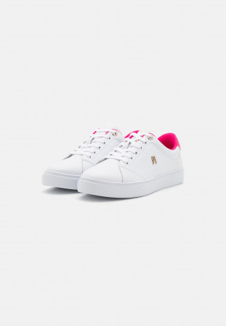 Tommy Hilfiger ELEVATED ESSENTIAL COURT Trainers white/bright cerise pink ПОВЫШЕННЫЙ ESSENTIAL COURT Кроссовки белый/ярко-вишнево-розовый