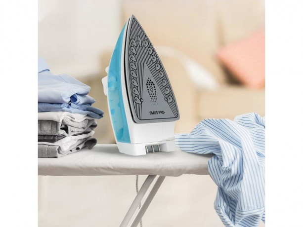 SWISS PRO+ SWISS PRO+ Dampfbugeleisen Leistungsstarkes Dampfbugeleisen Schnellaufheizung, Vertikaldampf, 1600,00 W Blau Паровой утюг SWISS PRO+ мощный паровой утюг быстрого нагрева, вертикальное отпаривание, 1600,00 Вт