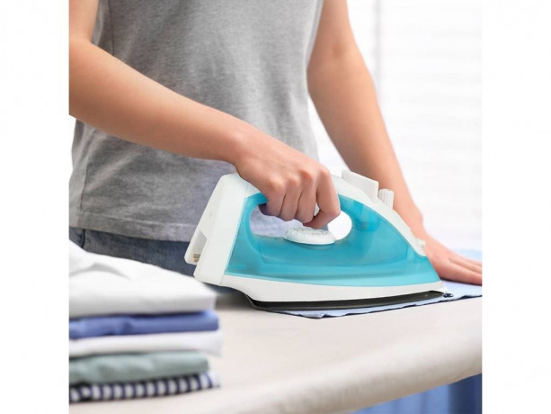 SWISS PRO+ SWISS PRO+ Dampfbugeleisen Leistungsstarkes Dampfbugeleisen Schnellaufheizung, Vertikaldampf, 1600,00 W Blau Паровой утюг SWISS PRO+ мощный паровой утюг быстрого нагрева, вертикальное отпаривание, 1600,00 Вт