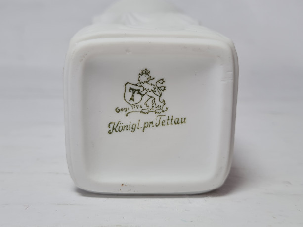 Konigl.pr.Tettau Белая фарфоровая ваза с рельефным рисунком, 12,5 x 6 см, Германия, 1960-70гг.