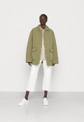 Tommy Hilfiger QUILTEDSORONA SHORT SHACKET Winter jacket parks QUILTEDSORONA SHORT SHACKET Зимняя куртка парки