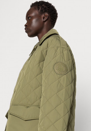 Tommy Hilfiger QUILTEDSORONA SHORT SHACKET Winter jacket parks QUILTEDSORONA SHORT SHACKET Зимняя куртка парки