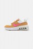 Nike Sportswear AIR MAX VERONA Sneaker low sail/electro orange/twine/white AIR MAX VERONA Низкие кроссовки женские парус/электро оранжевый/шпагат/белый