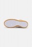 Nike Sportswear DUNK HIGH UP Sneaker high sail/rush maroon/sunset/pink glaze/university gold/light brown DUNK HIGH UP Высокие кроссовки женские парус/порыв темно-бордовый/закат/розовая глазурь/университетское золото/светло-коричневый