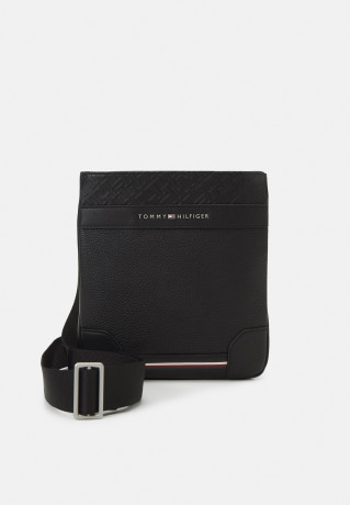 Tommy Hilfiger CENTRAL MINI CROSSOVER UNISEX Across body bag black CENTRAL MINI CROSSOVER UNISEX Сумка через плечо черный