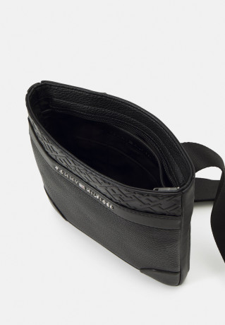 Tommy Hilfiger CENTRAL MINI CROSSOVER UNISEX Across body bag black CENTRAL MINI CROSSOVER UNISEX Сумка через плечо черный