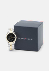 Tommy Hilfiger CASE DIAL WITH ACCENTS BRACELET Watch silver-soloured/gold-soloured/black ЦИФЕРБЛАТ С АКЦЕНТАМИ БРАСЛЕТ Часы серебристый/золотой/черный