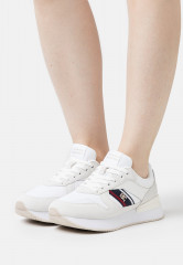 Tommy Hilfiger CORP WEBBING RUNNER Trainers white CORP WEBBING RUNNER Кроссовки белый