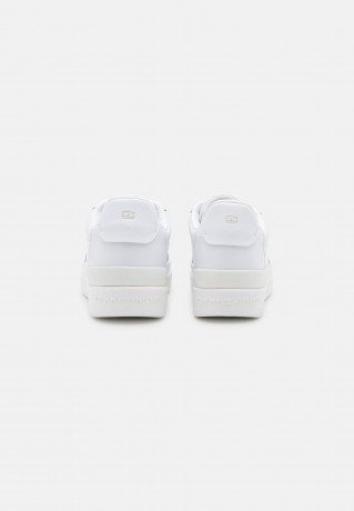 Tommy Hilfiger SIGNATURE Trainers white ПОДПИСЬ Кроссовки белый